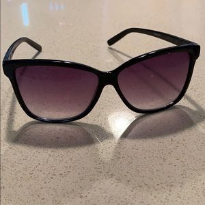 Women’s Black Sunglasses